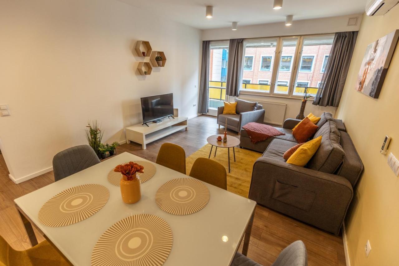 Gems Of - Tiger Eye Apartment *